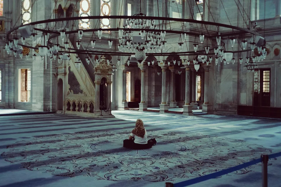 Shot on a Fujifilm X-Pro3 with Cinea Cinestill 800T, Istanbul